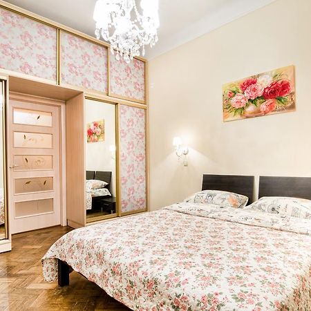 Flower Apartment. Central Location. Lviv Exteriör bild