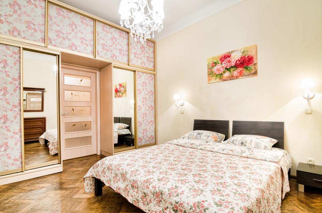Flower Apartment. Central Location. Lviv Exteriör bild